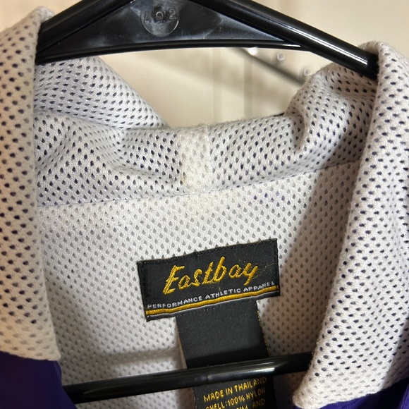 Vintage Men's Purple and White Windbreaker - Picture 3 of 4